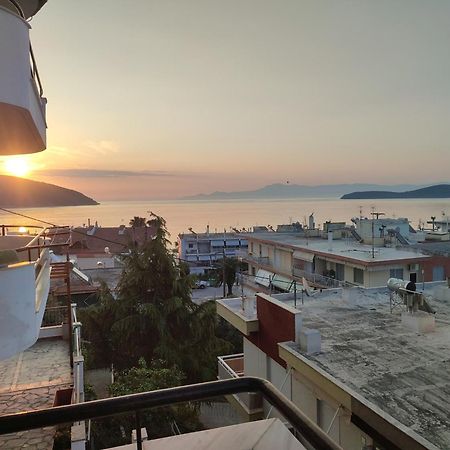 Seagull Apartments Néa Péramos Dış mekan fotoğraf