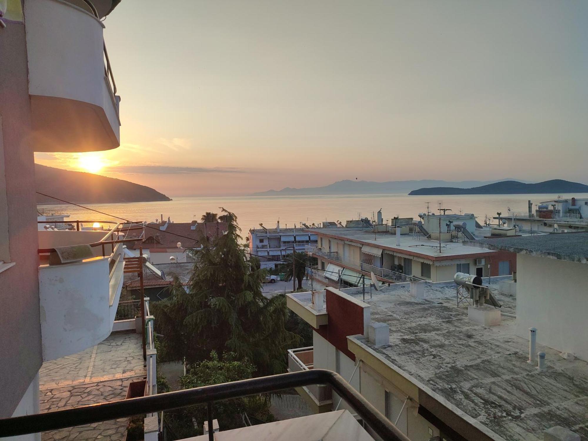 Seagull Apartments Néa Péramos Dış mekan fotoğraf