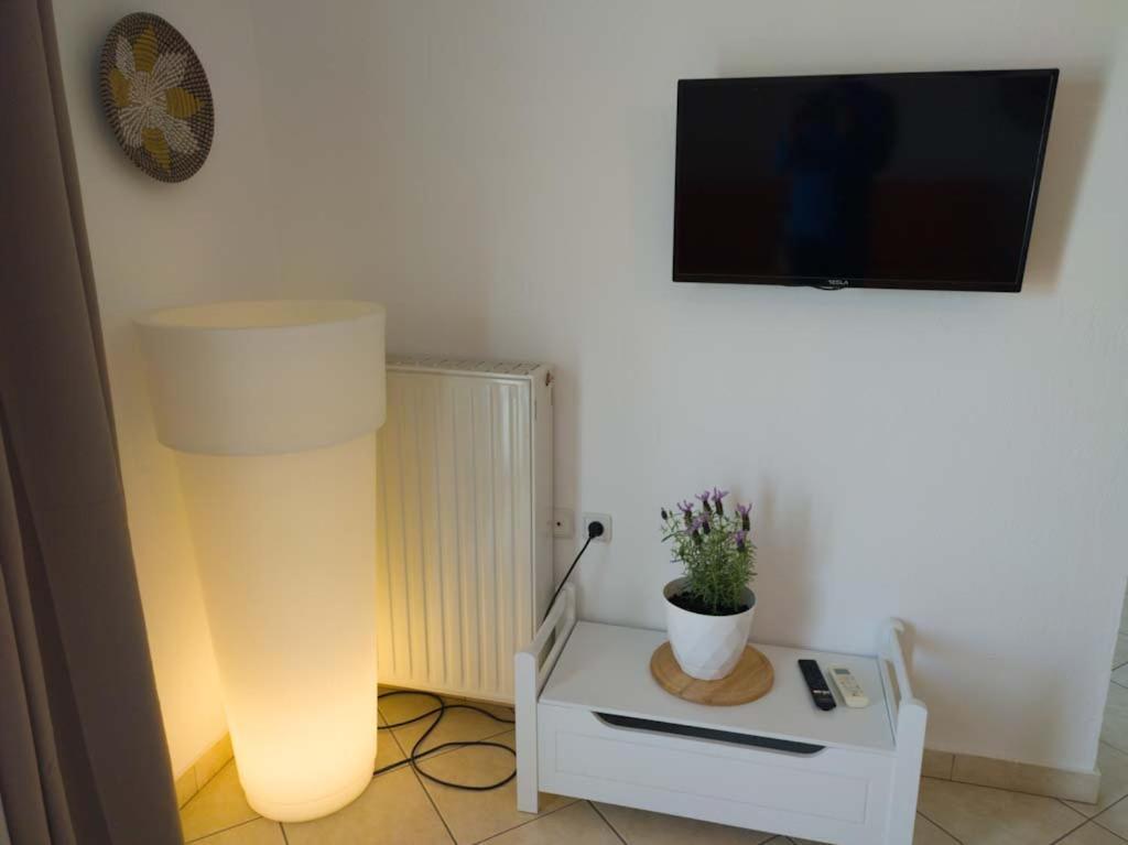 Seagull Apartments Néa Péramos Dış mekan fotoğraf