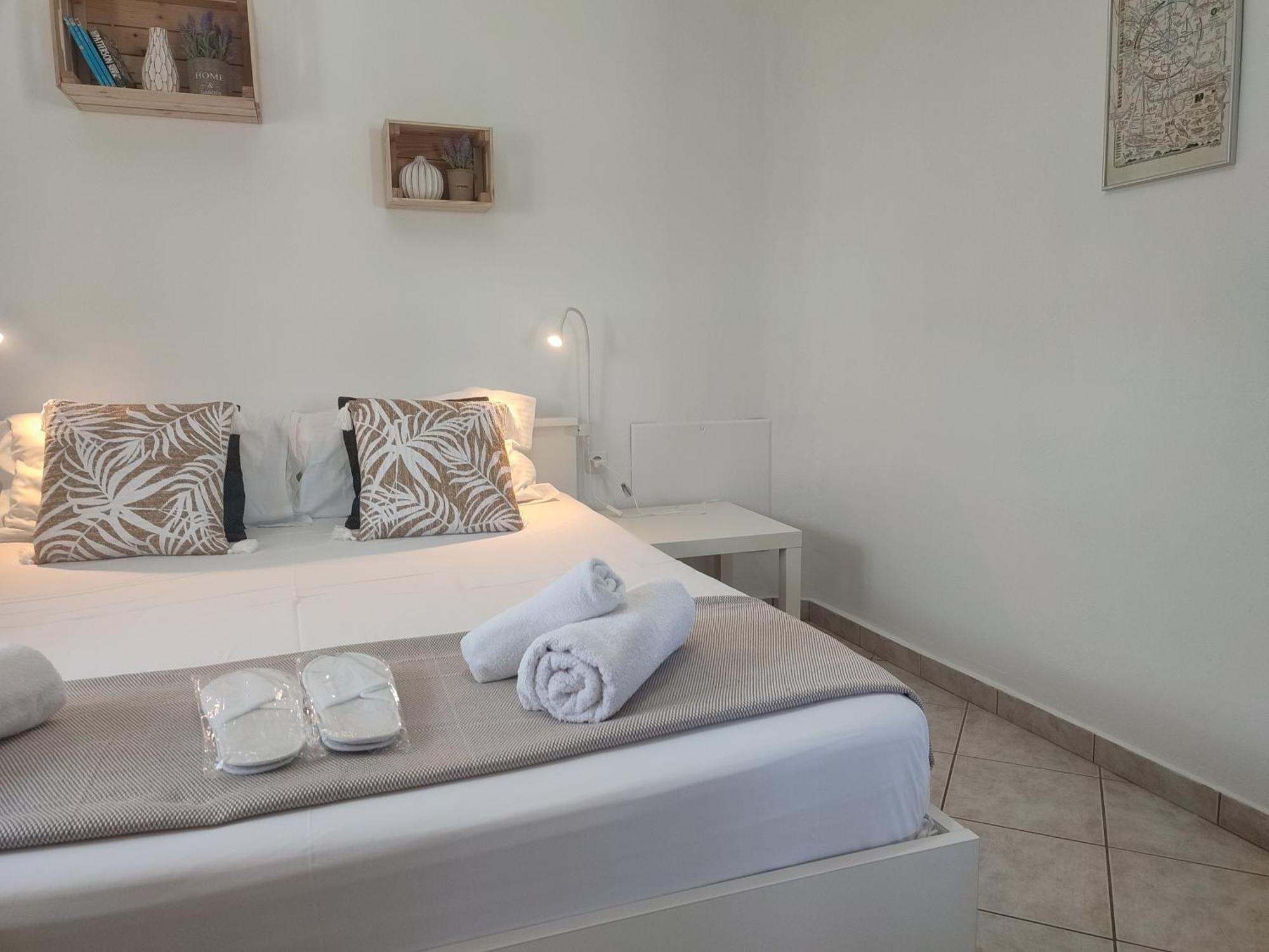 Seagull Apartments Néa Péramos Dış mekan fotoğraf